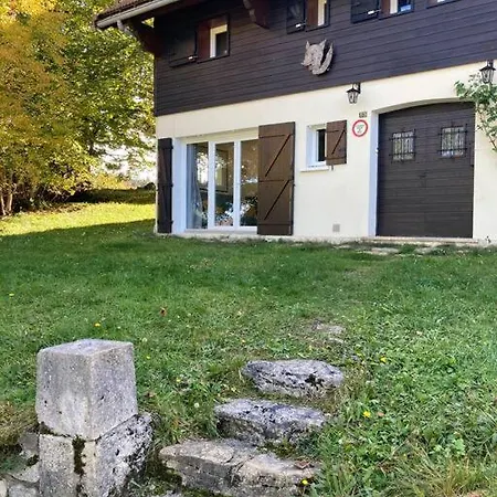 Au Coeur Du Village De Premanon Exterior photo